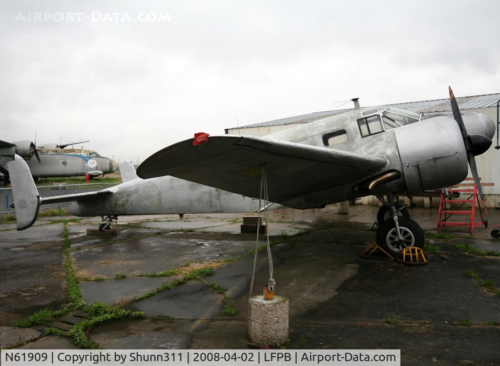 N61909, Beech JRB-4 C/N 8608, Stored at Dugny
