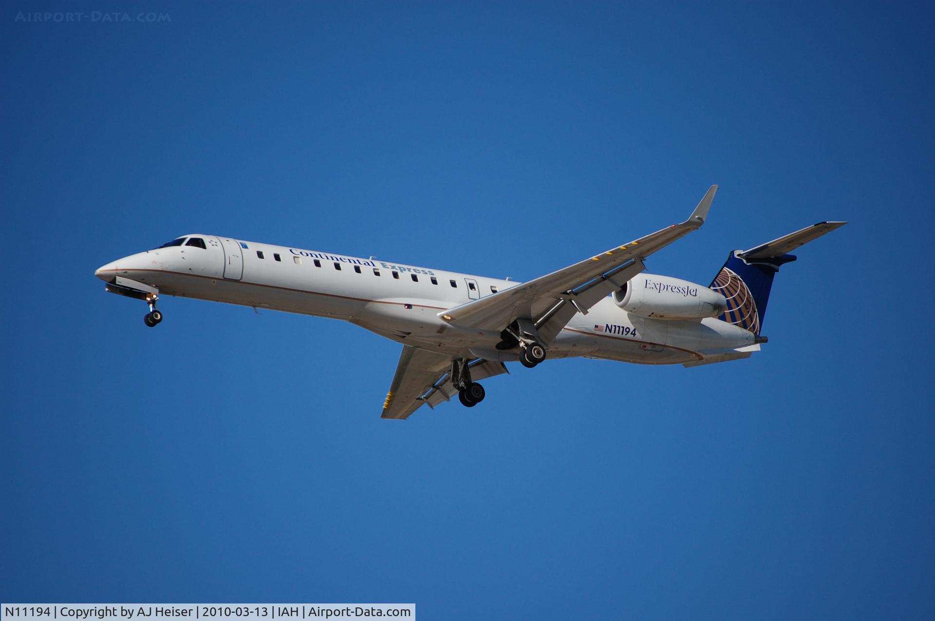N11194, 2005 Embraer ERJ-145XR (EMB-145XR) C/N 14500940, Short final 26L