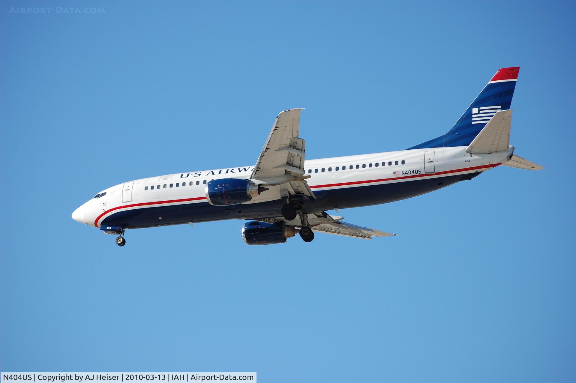 N404US, 1989 Boeing 737-401 C/N 23886, Short final 26L