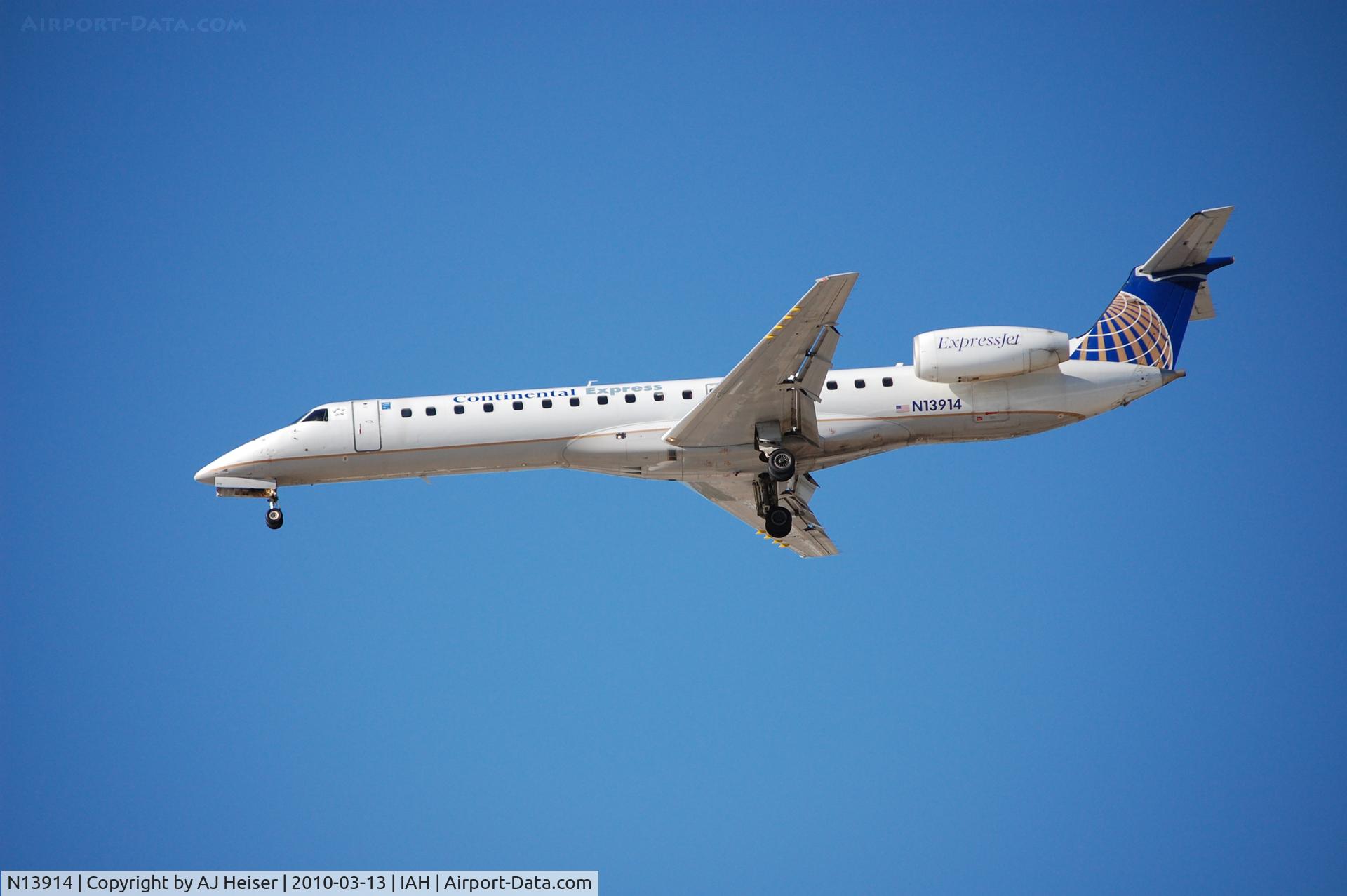 N13914, 2001 Embraer EMB-145LR C/N 145430, Short final 26L