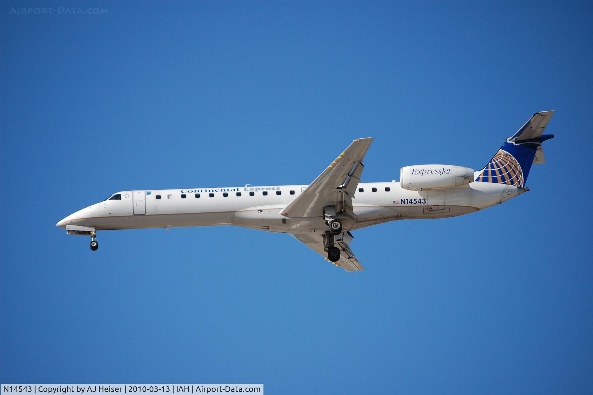 N14543, 2002 Embraer ERJ-145LR (EMB-145LR) C/N 145553, Short final 26L