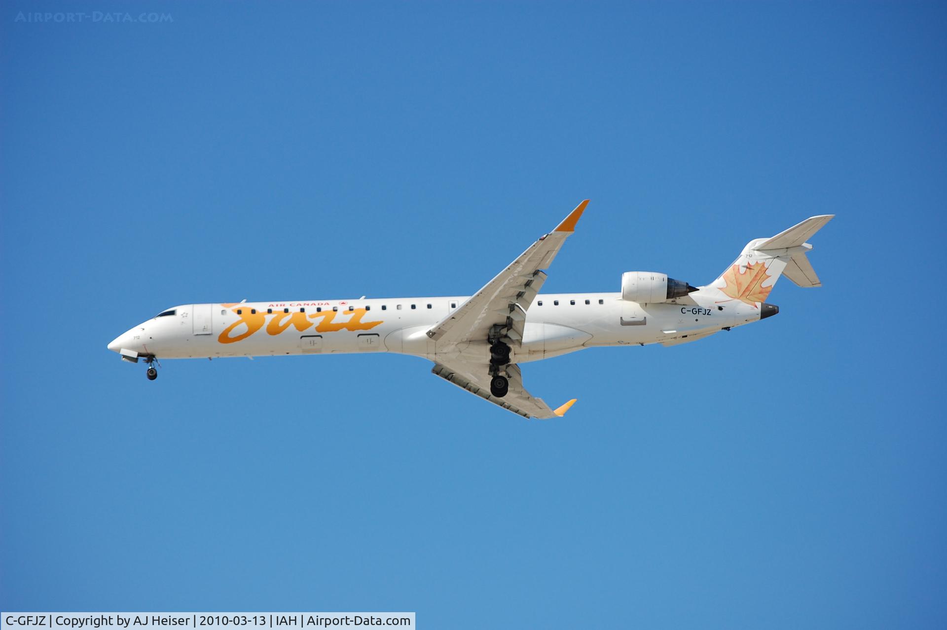 C-GFJZ, 2005 Canadair CRJ-705ER (CL-600-2D15) Regional Jet C/N 15050, Short final 26L