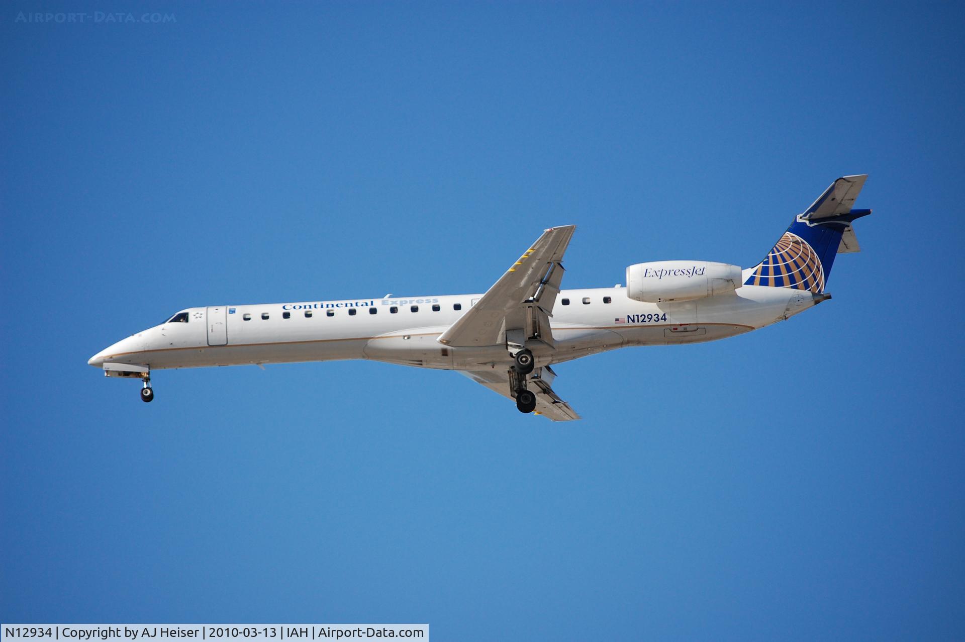 N12934, 1997 Embraer EMB-145EP (ERJ-145EP) C/N 145019, Short final 26L