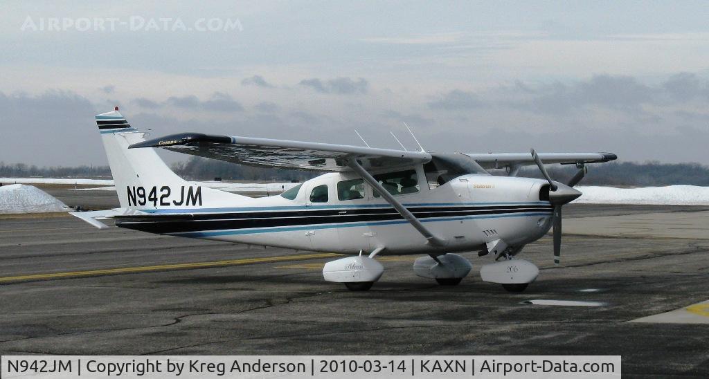 N942JM, 1976 Cessna U206F Stationair C/N U20603365, At the fuel pump.