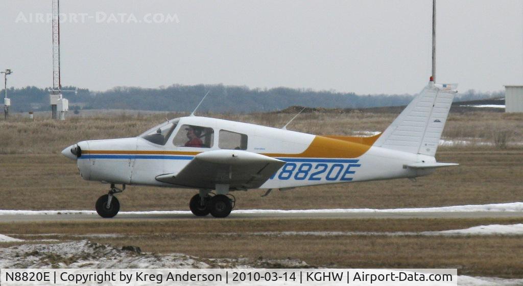 N8820E, 1976 Piper PA-28-140 C/N 28-7625161, PA-28-140 Cherokee taxiing to its hangar after a series of touch-n-goes.