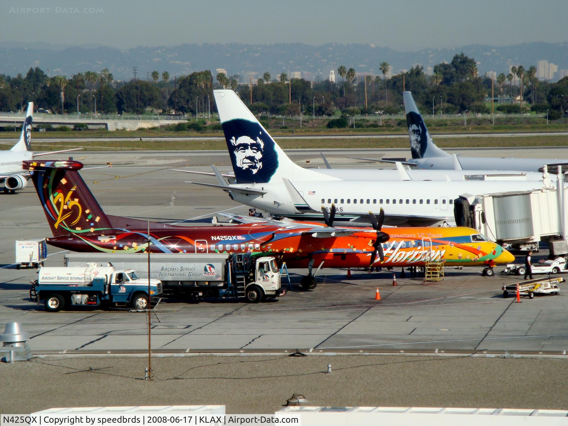N425QX, 2001 De Havilland Canada DHC-8-402 Dash 8 C/N 4039, Horizon Air 25th Anniversary Bombardier Dash 8