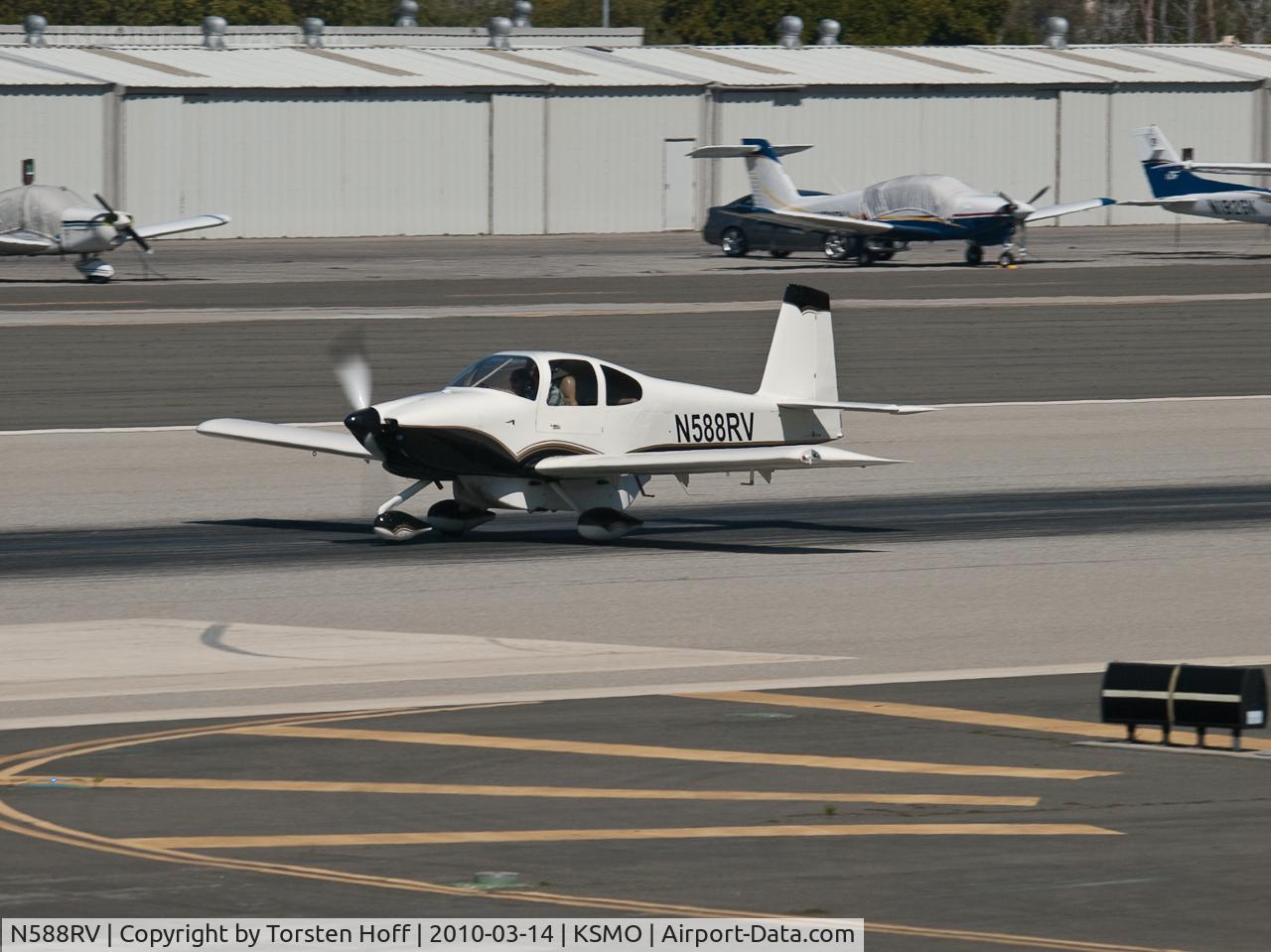 N588RV, 2007 Vans RV-10 C/N 40545, N588RV departing from RWY 21
