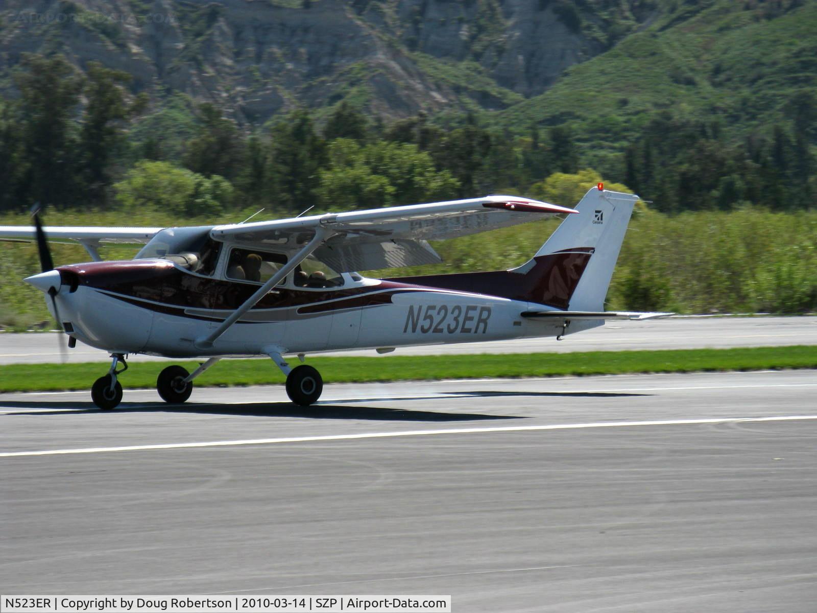 N523ER, 2001 Cessna 172S C/N 172S8925, 2001 Cessna 172S SKYHAWK SP, Lycoming IO-360-L2A 180 Hp, landing roll Rwy 04