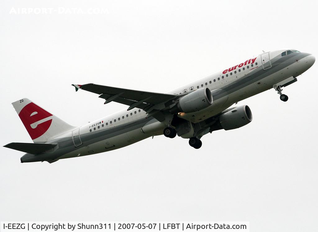 I-EEZG, 2003 Airbus A320-214 C/N 2001, Taking off rwy 02