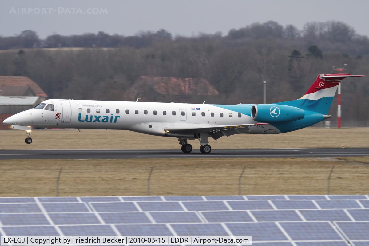 LX-LGJ, 2001 Embraer EMB-145LU (ERJ-145LU) C/N 145395, touchdown