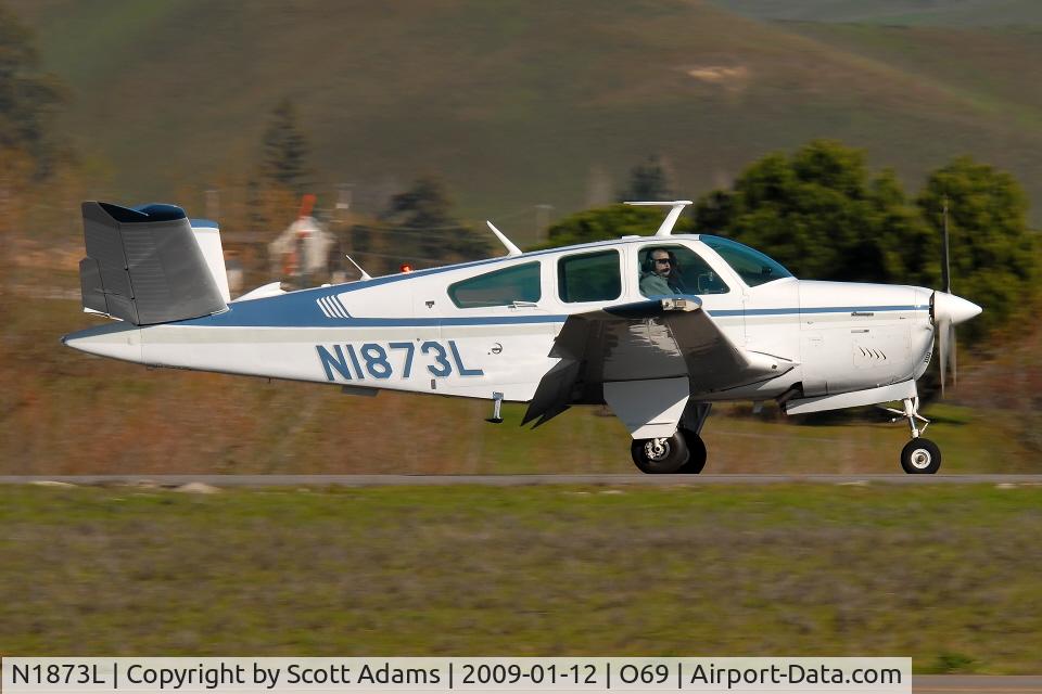 N1873L, 1976 Beech V35B Bonanza C/N D-9892, Landing at O69