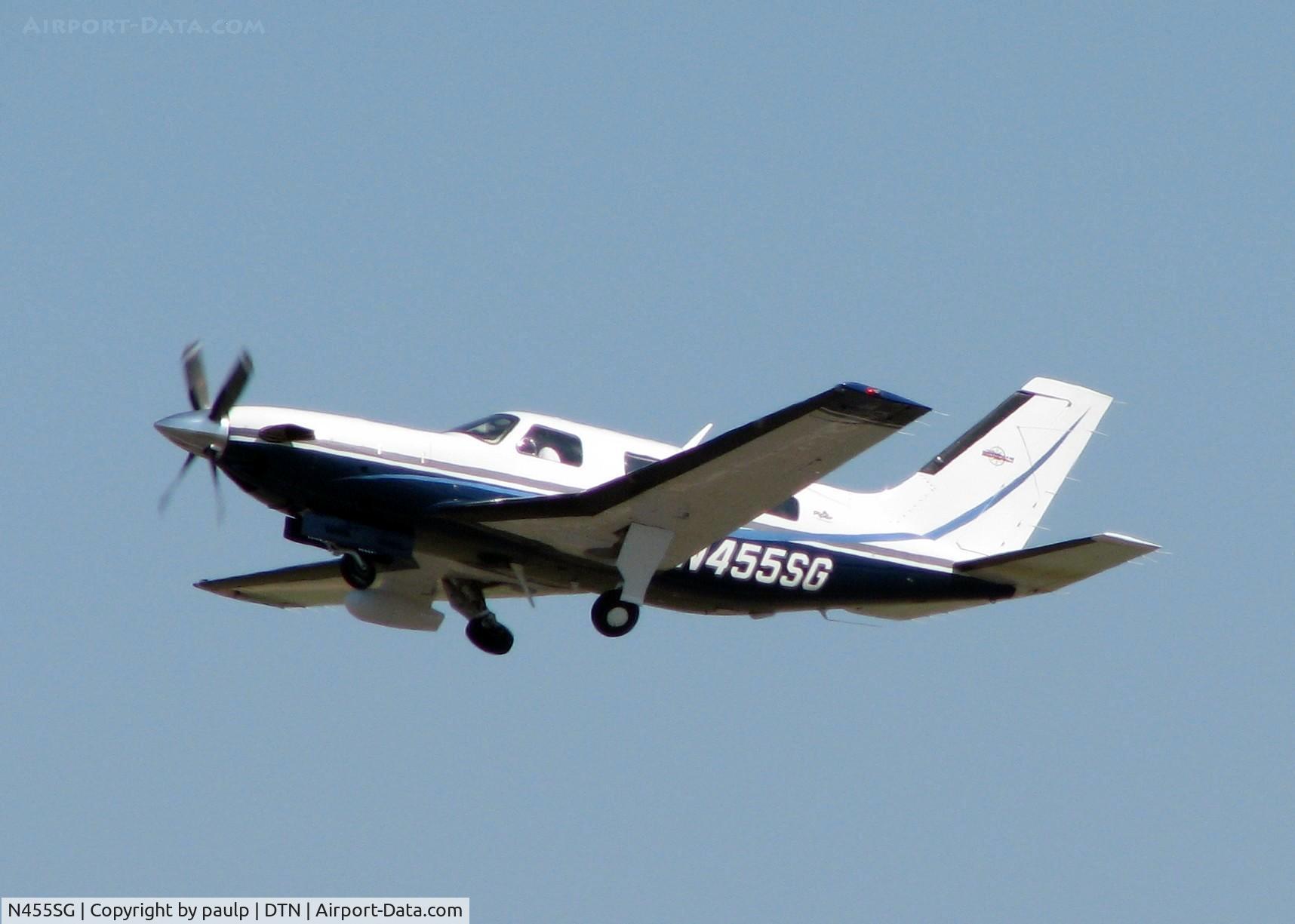 N455SG, 2001 Piper PA-46-500TP C/N 4697096, Off of runway 32 at Downtown Shreveport.