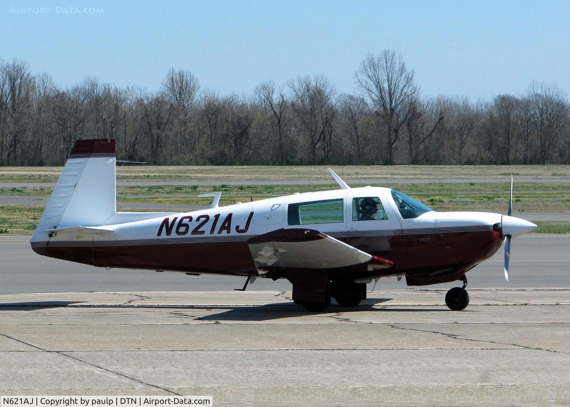 N621AJ, 1977 Mooney M20J 201 C/N 24-0314, Parking at Downtown Shreveport.