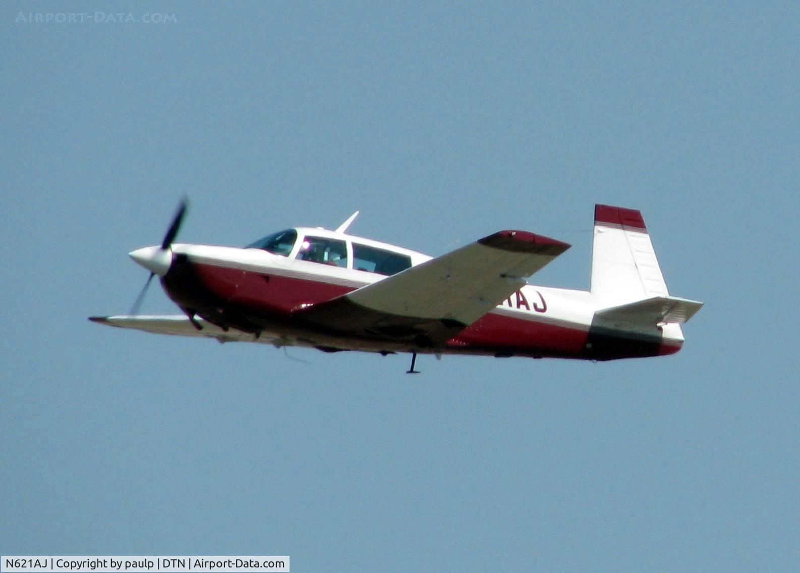 N621AJ, 1977 Mooney M20J 201 C/N 24-0314, Off of runway 32 at Downtown Shreveport.
