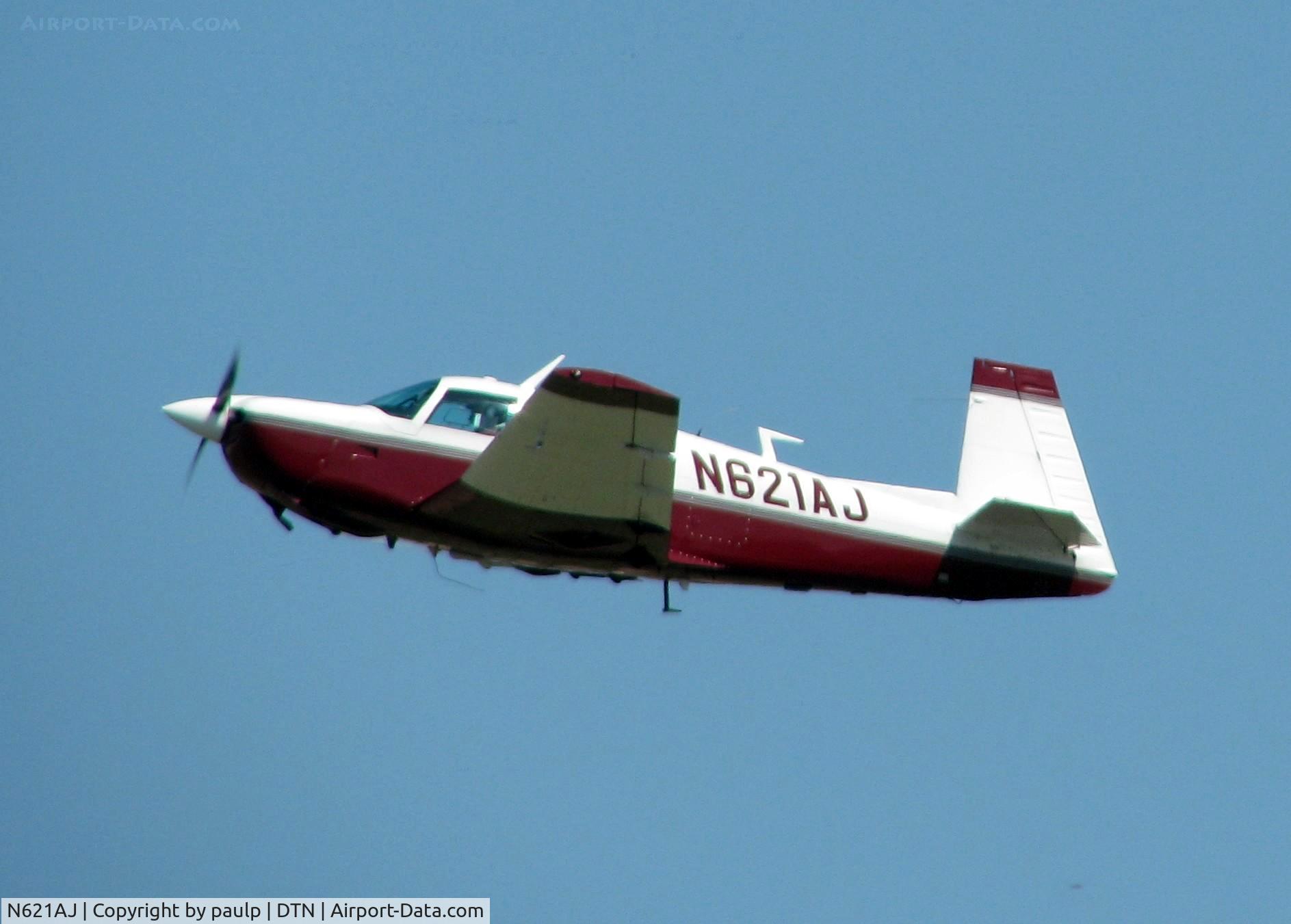 N621AJ, 1977 Mooney M20J 201 C/N 24-0314, Off of runway 32 at Downtown Shreveport.