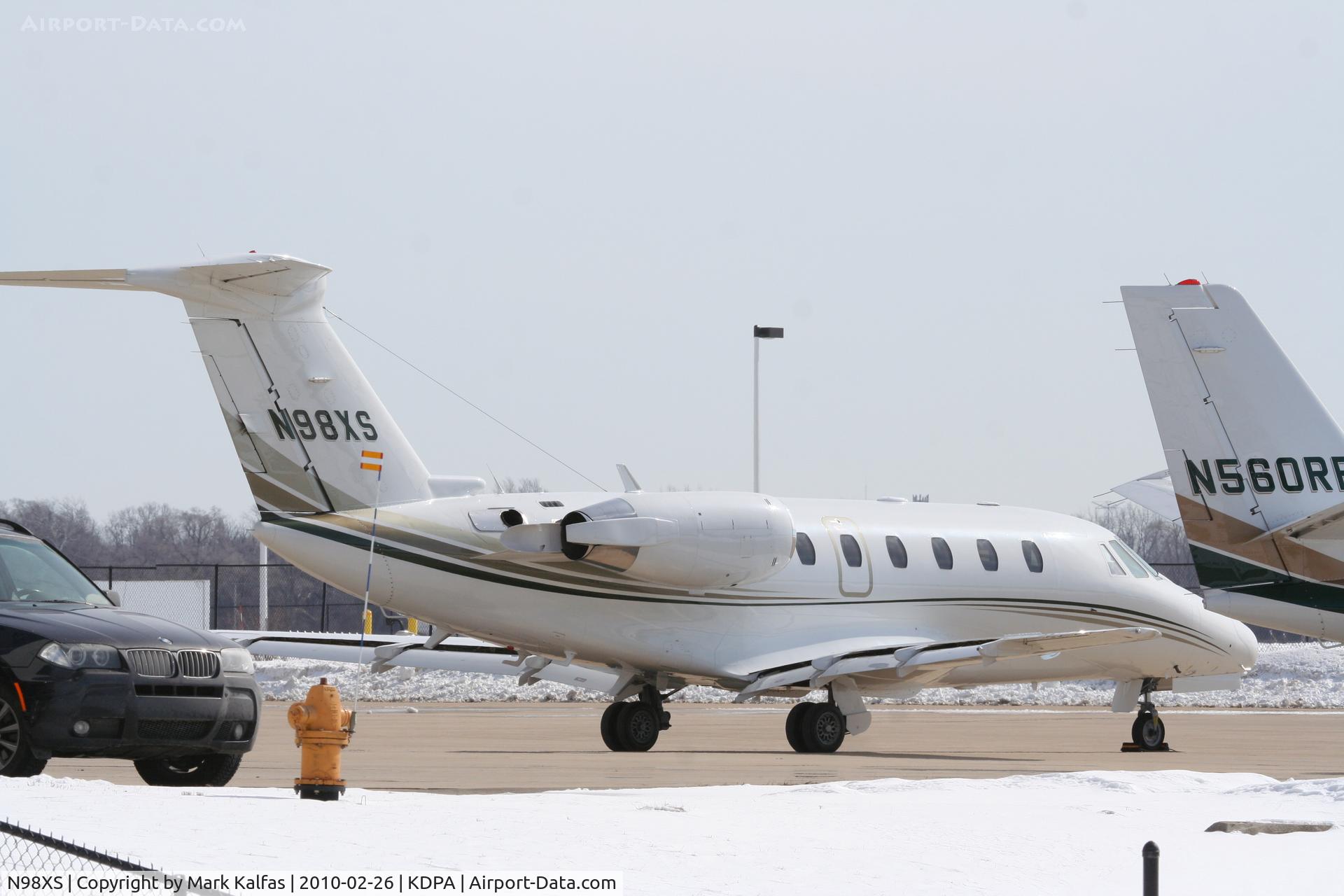 N98XS, 1995 Cessna 650 Citation VII C/N 650-7058, Cessna 650, N98SX on the ramp KDPA.