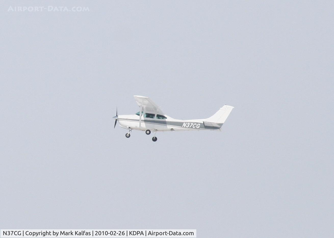 N37CG, Cessna R182 Skylane RG C/N R18201345, Cessna R182 N37CG, departing 2R KDPA.
