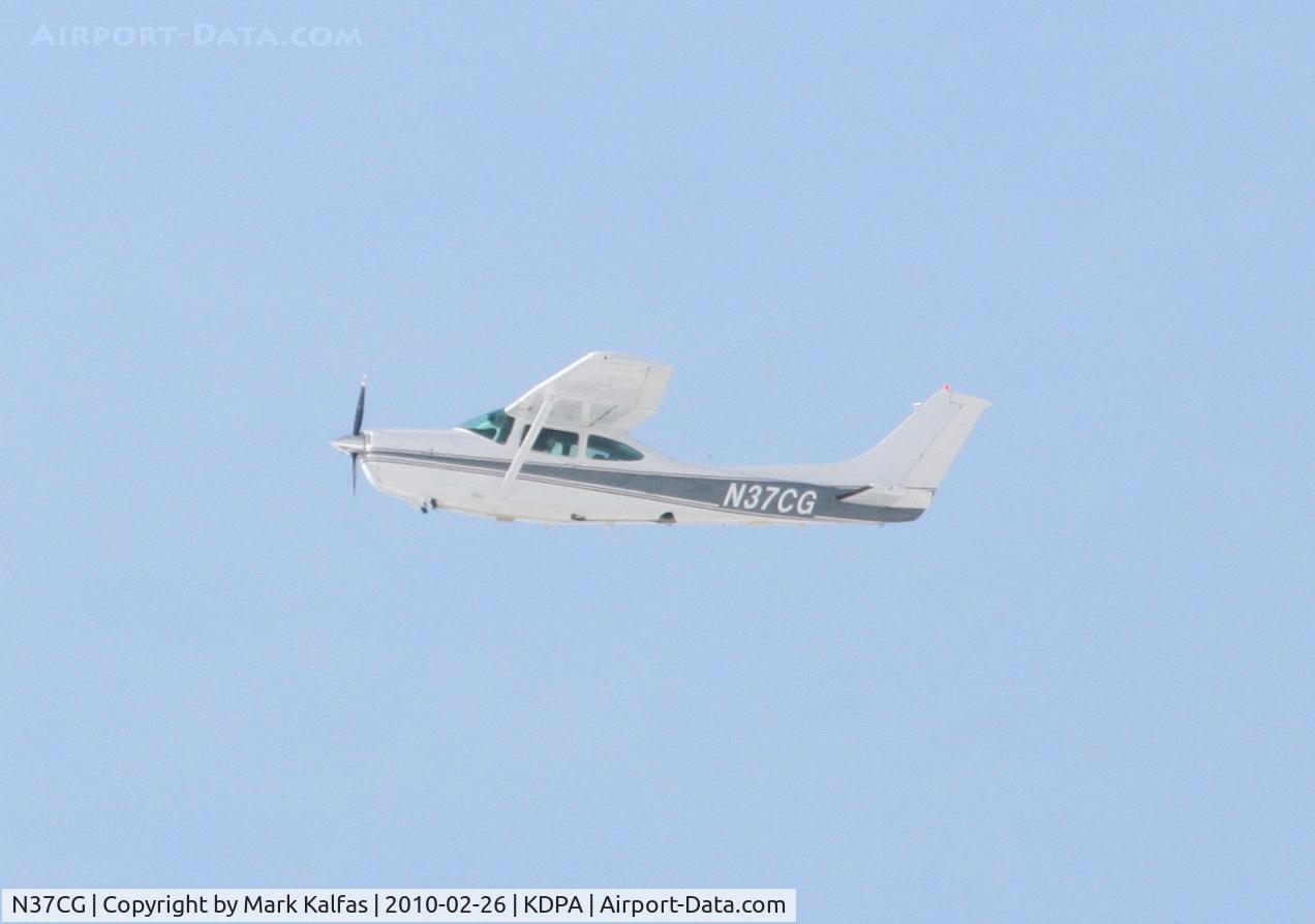 N37CG, Cessna R182 Skylane RG C/N R18201345, Cessna R182 N37CG, departing 2R KDPA.