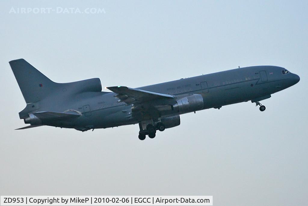 ZD953, 1980 Lockheed L-1011-500  (KC1) Tristar C/N 193V-1174, Climbing away from 05L at dusk.