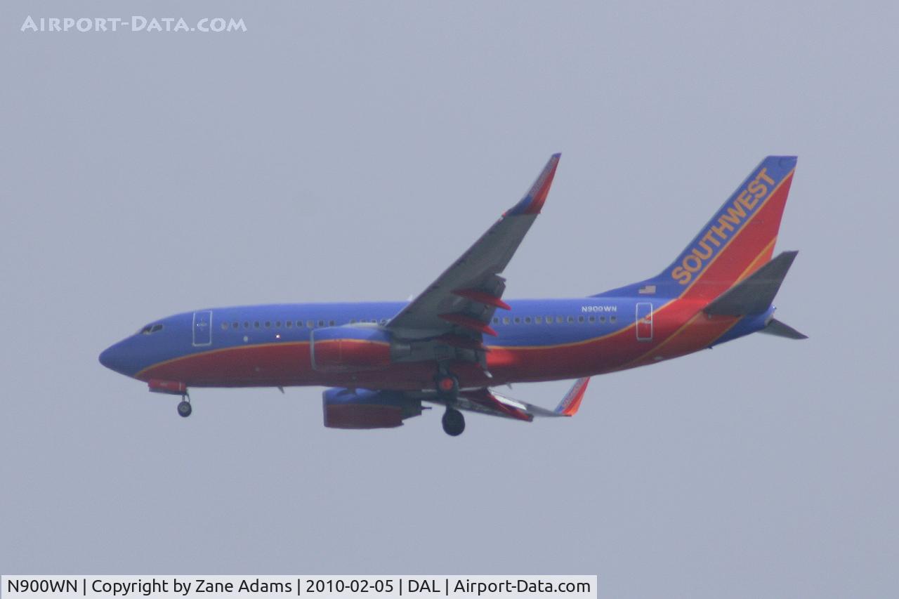 N900WN, 2007 Boeing 737-7H4 C/N 32544, Southwest Airlines landing at Dallas Love Field Airport