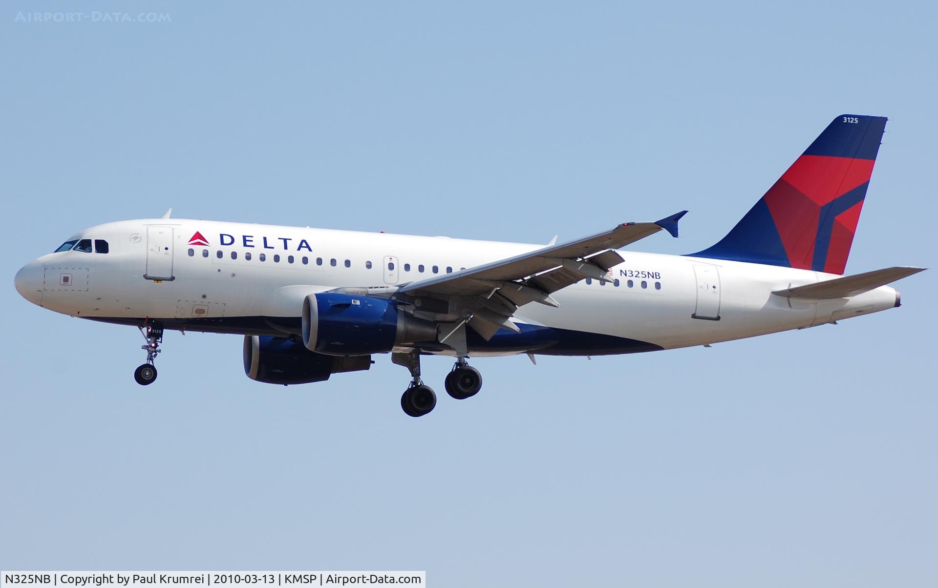 N325NB, 2001 Airbus A319-114 C/N 1483, Minneapolis International Airport