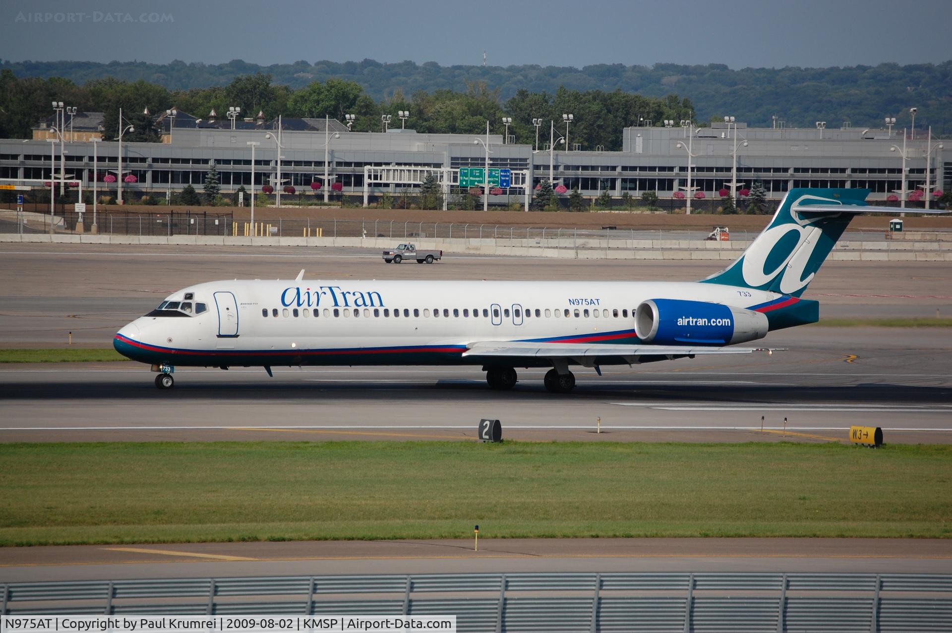 N975AT, 2002 Boeing 717-200 C/N 55035, Minneapolis International Airport
