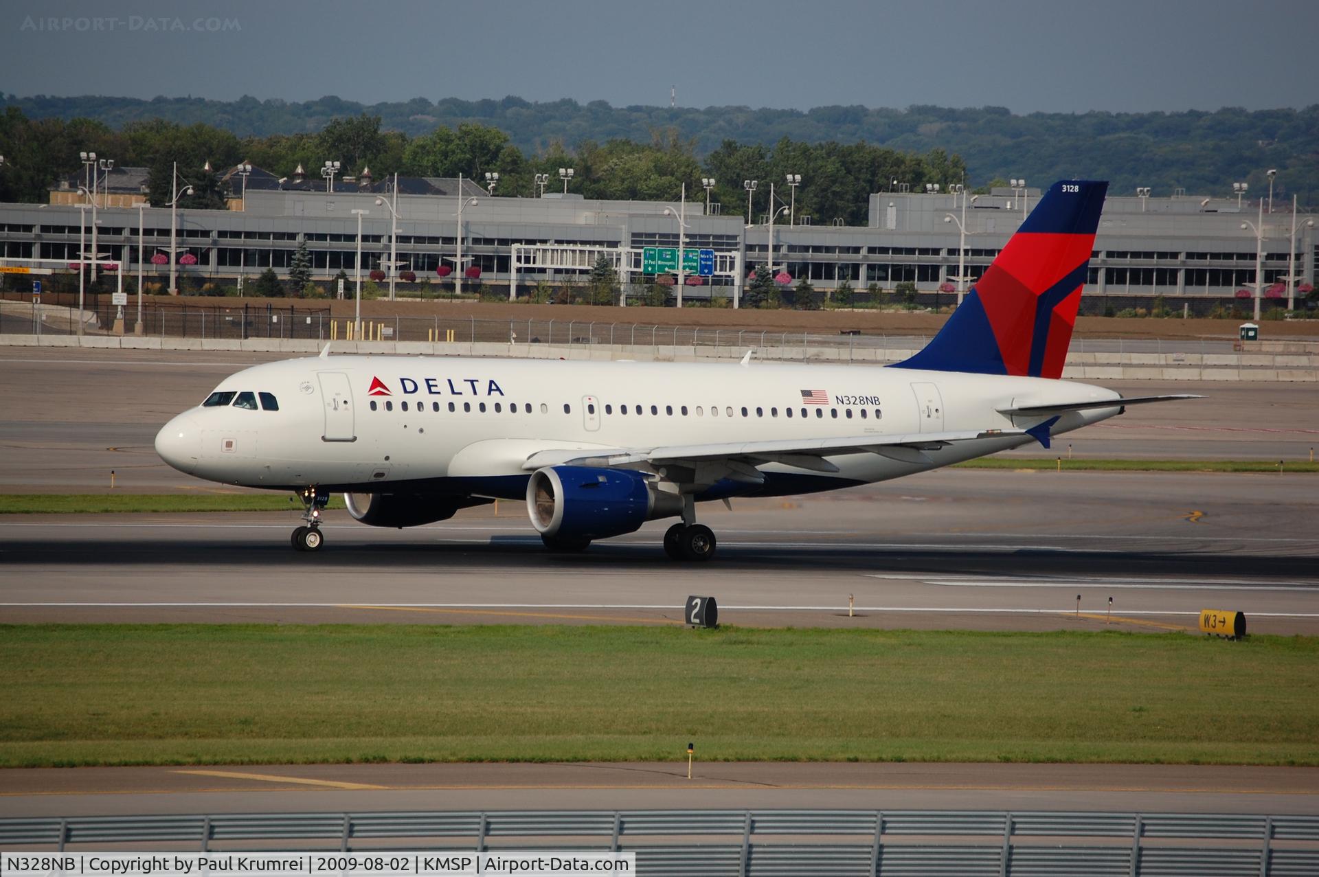 N328NB, 2001 Airbus A319-114 C/N 1520, Minneapolis International Airport