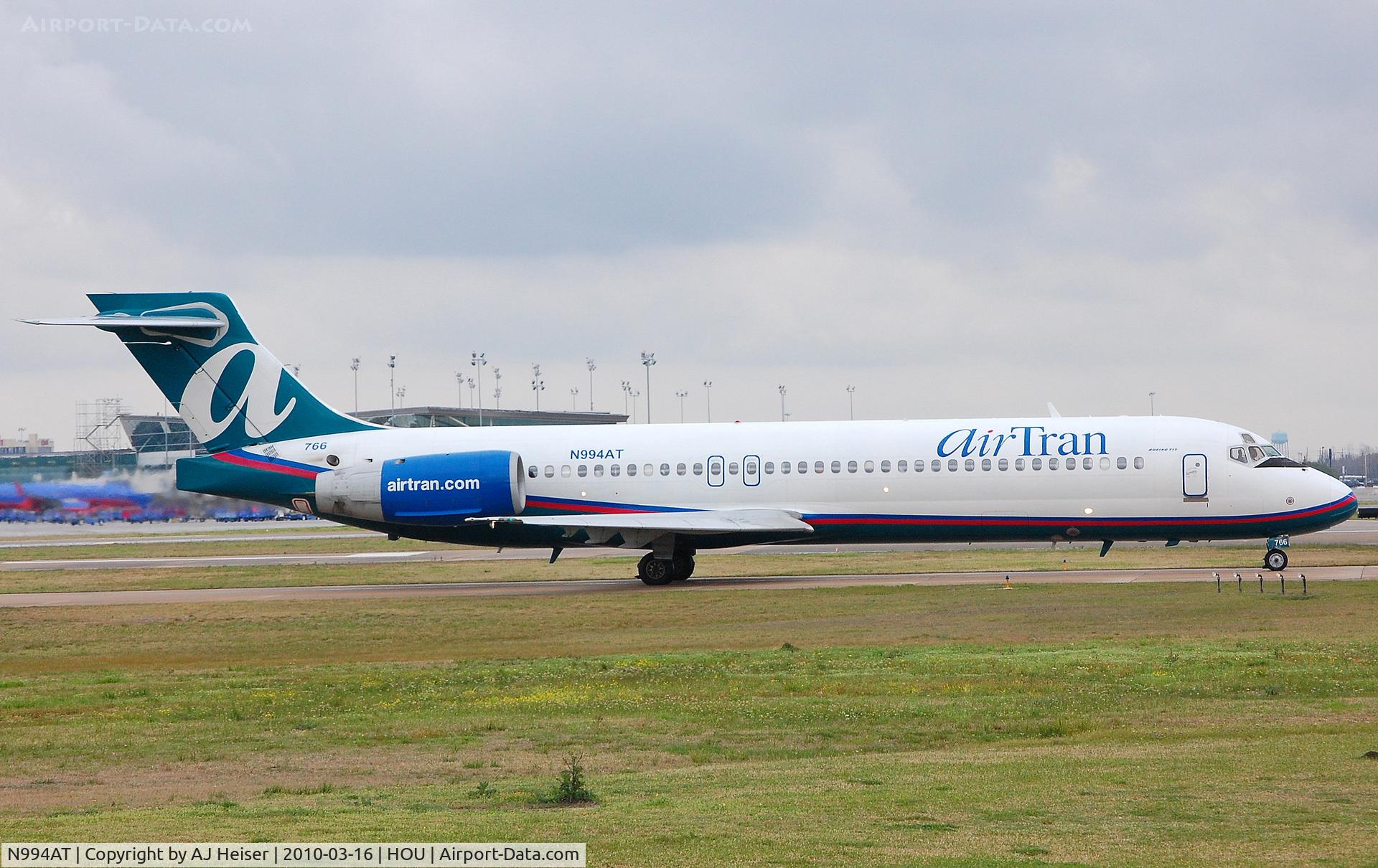 N994AT, 2002 Boeing 717-200 C/N 55138, Lining up for takeoff 12R