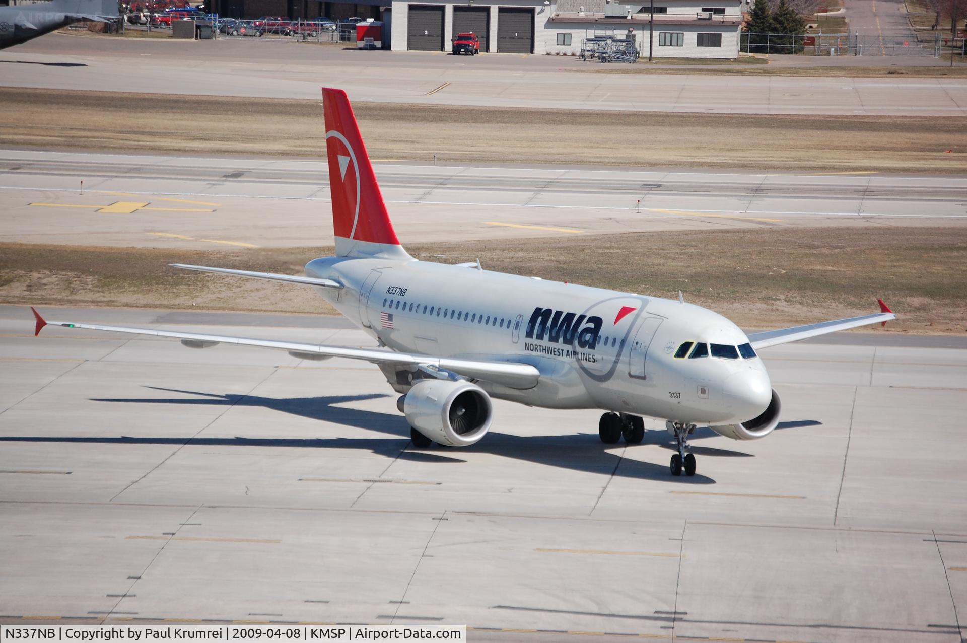 N337NB, 2002 Airbus A319-114 C/N 1685, Minneapolis International Airport