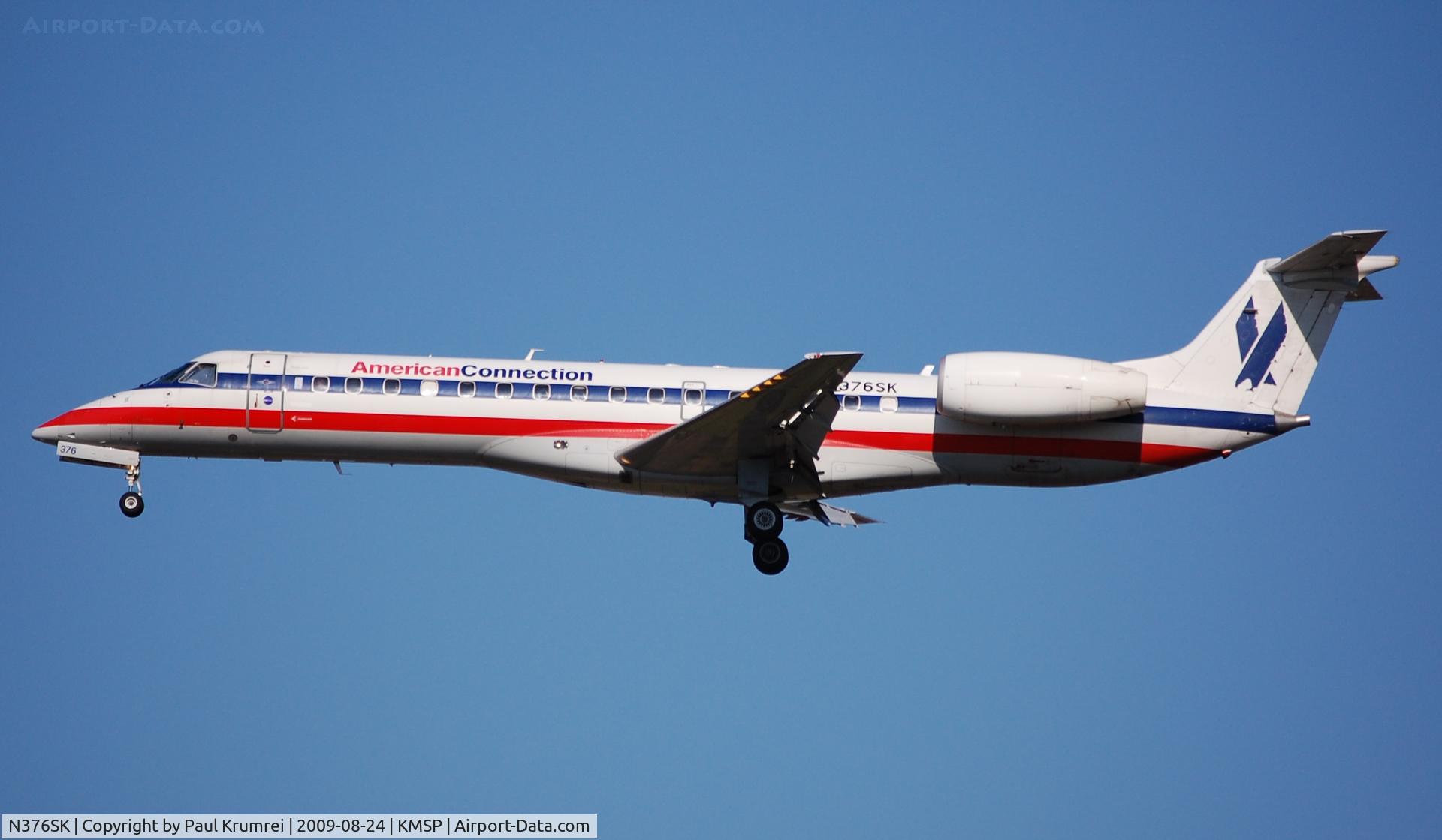 N376SK, 2002 Embraer ERJ-140LR (EMB-135KL) C/N 145578, Minneapolis International Airport