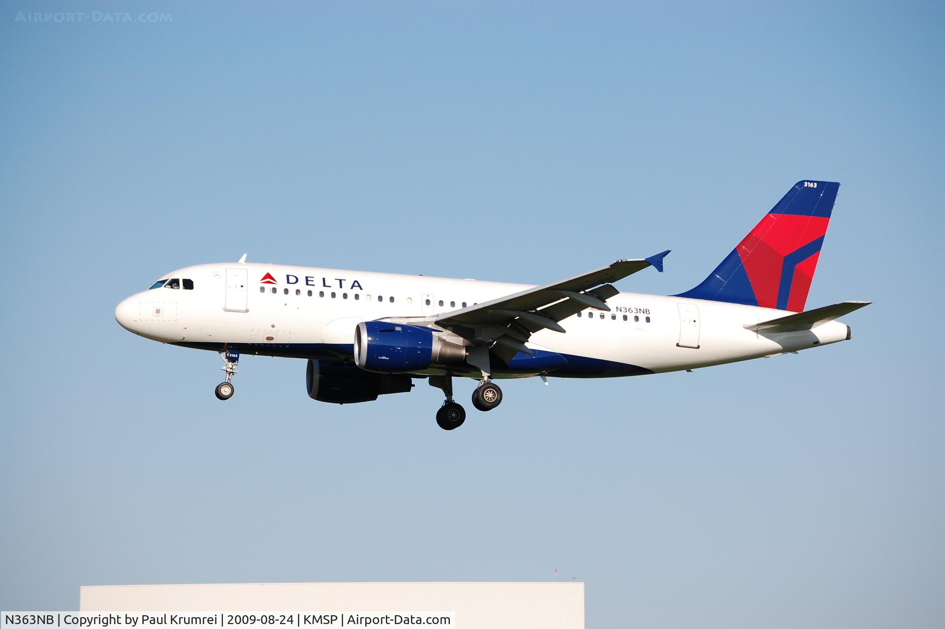 N363NB, 2003 Airbus A319-114 C/N 1990, Minneapolis International Airport