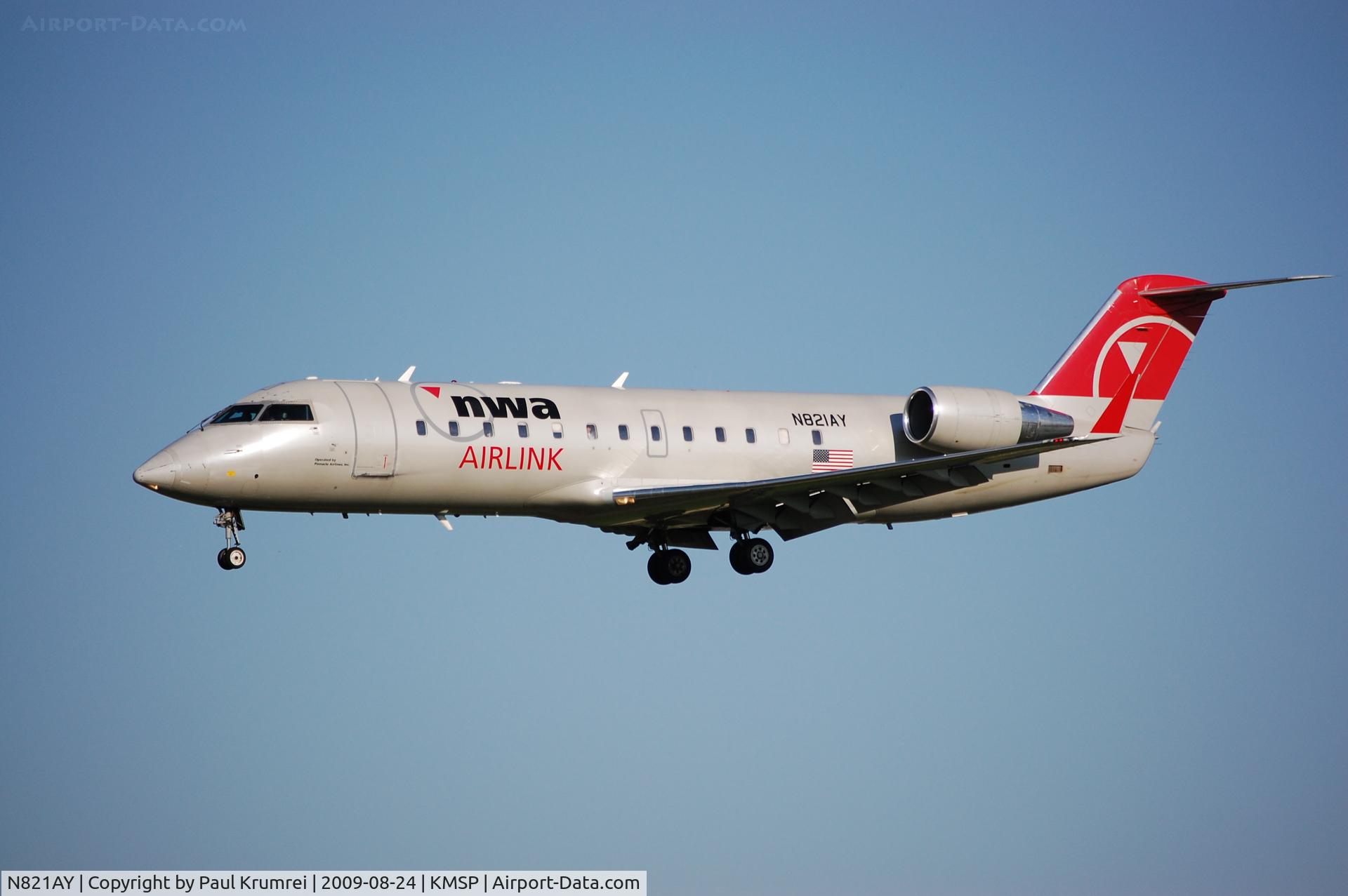 N821AY, 2005 Bombardier CRJ-200LR (CL-600-2B19) C/N 8021, Minneapolis International Airport