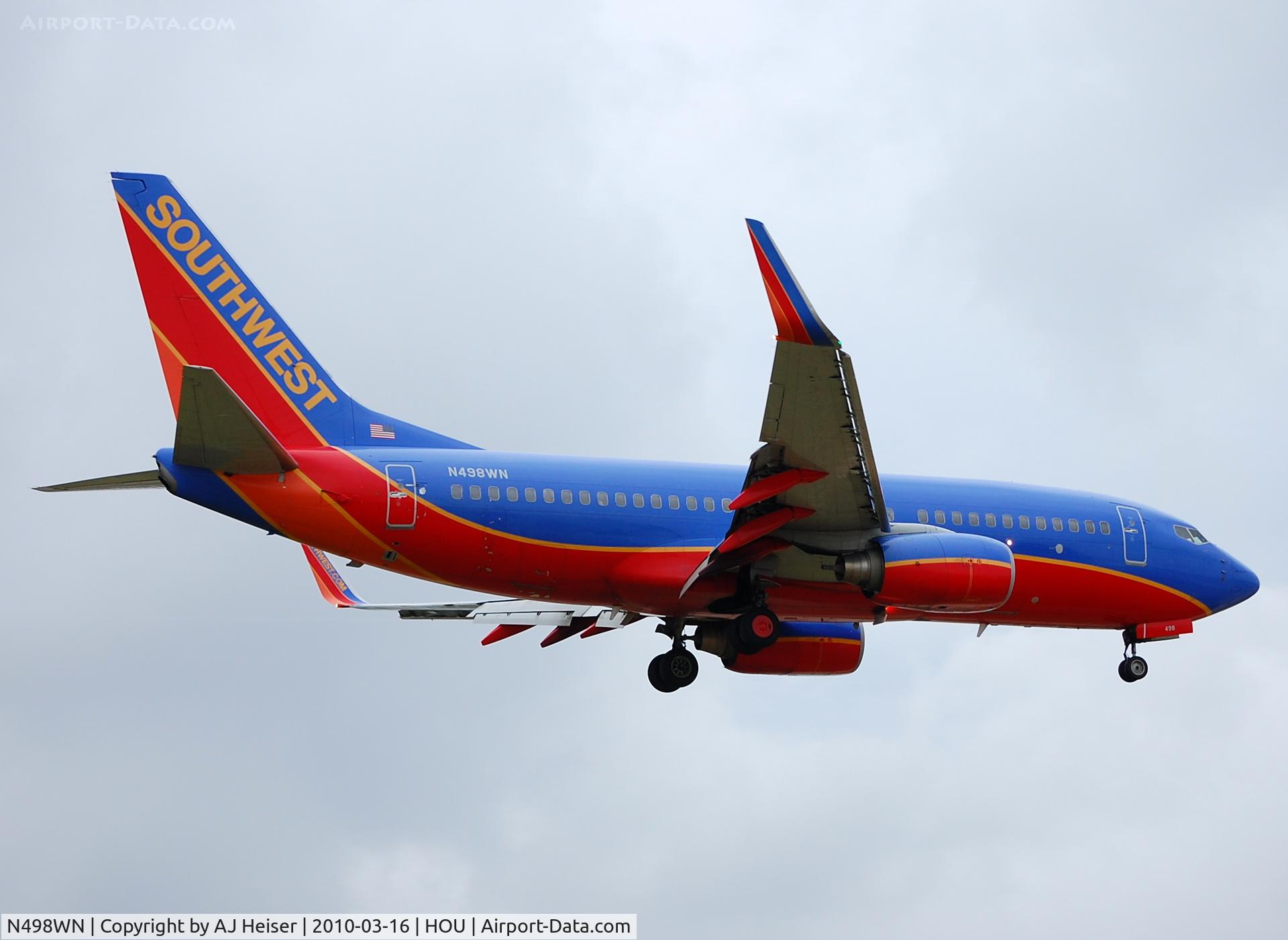 N498WN, 2005 Boeing 737-7H4 C/N 32480, Over the numbers rwy 12R
