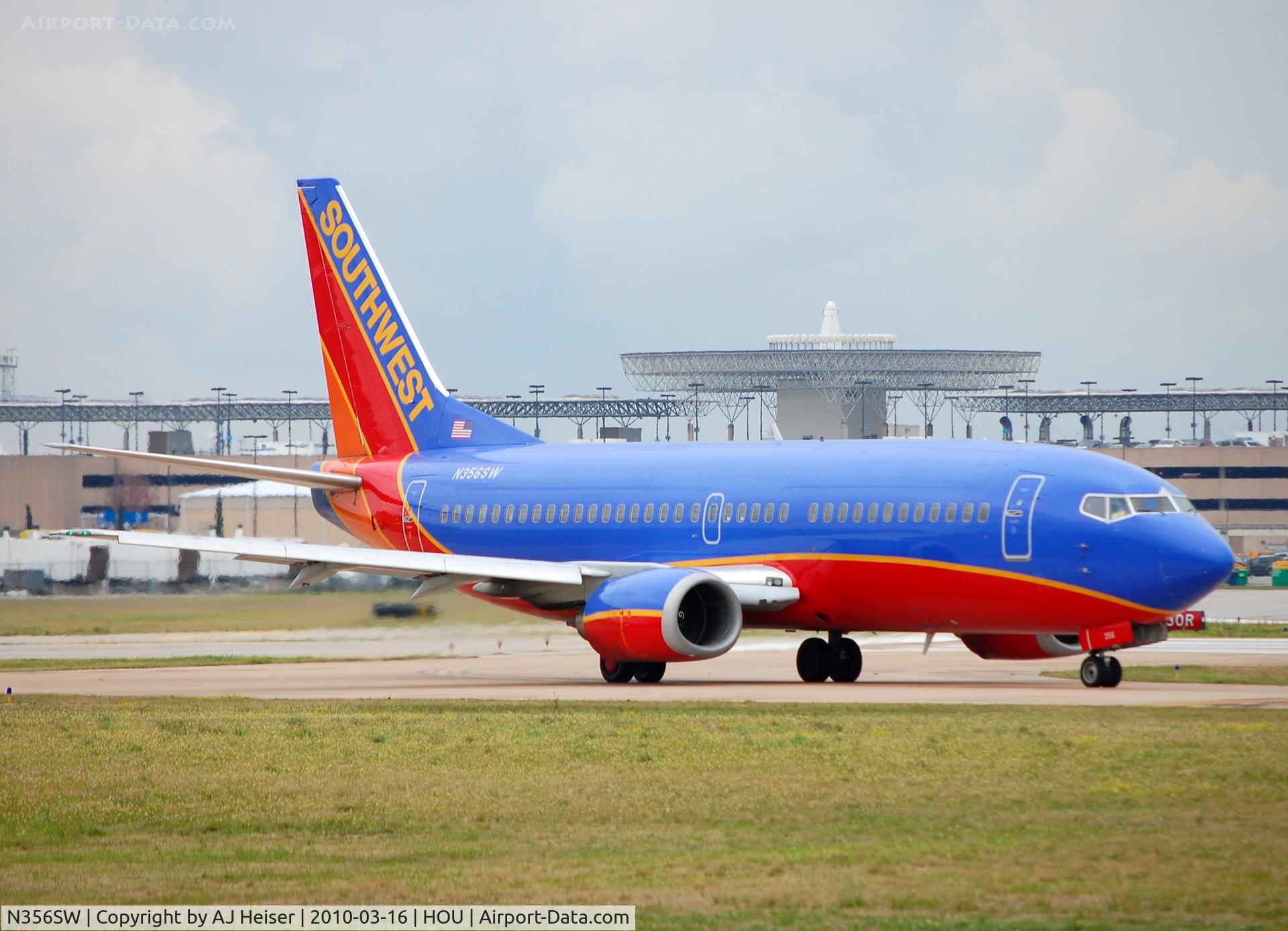 N356SW, 1991 Boeing 737-3H4 C/N 25251, Lining up for takeoff 12R