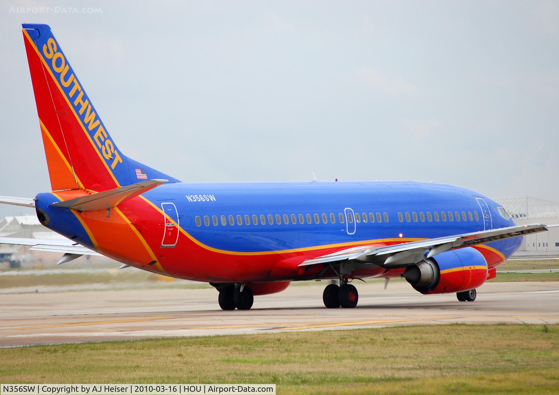 N356SW, 1991 Boeing 737-3H4 C/N 25251, Lining up for takeoff 12R