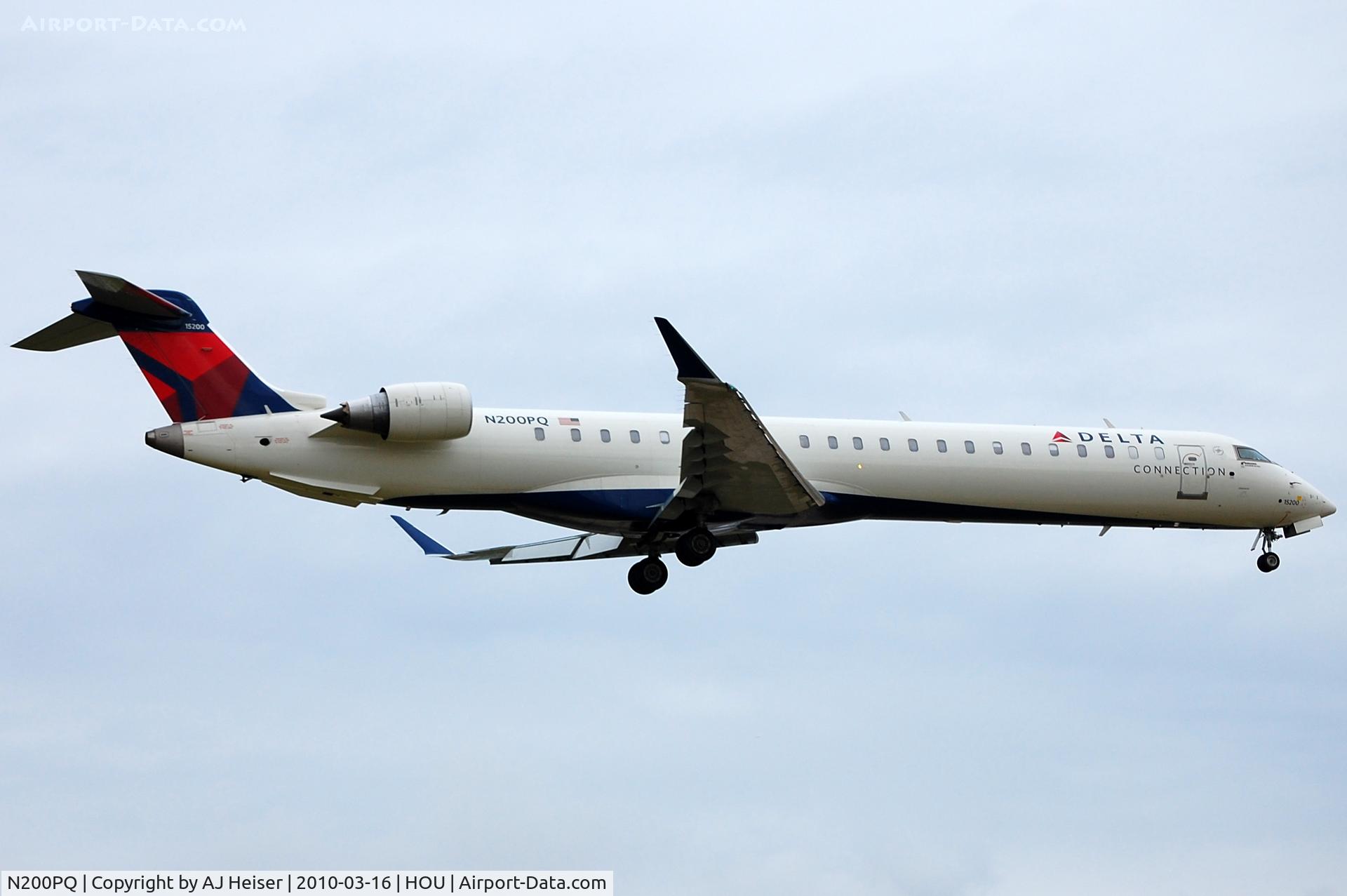 N200PQ, 2008 Bombardier CRJ-900ER (CL-600-2D24) C/N 15200, Short final 12R