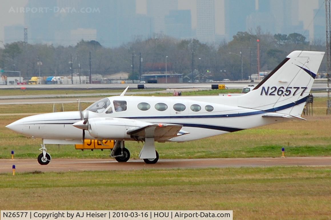 N26577, 1980 Cessna 421C Golden Eagle C/N 421C0818, Taxiing to park (Wilson FBO)