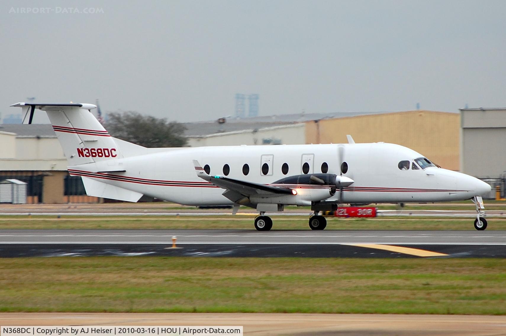 N368DC, 1999 Raytheon Aircraft Company 1900D C/N UE-368, Landing roll rwy 12R
