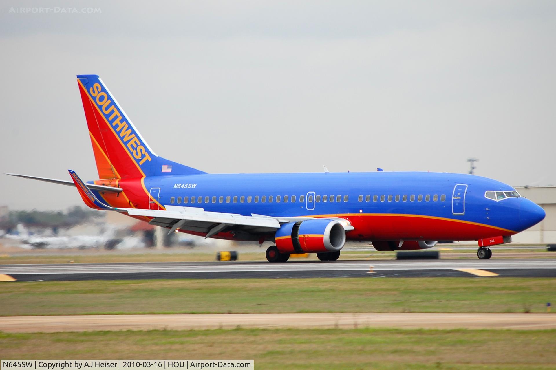 N645SW, 1997 Boeing 737-3H4 C/N 28330, Landing roll rwy 12R
