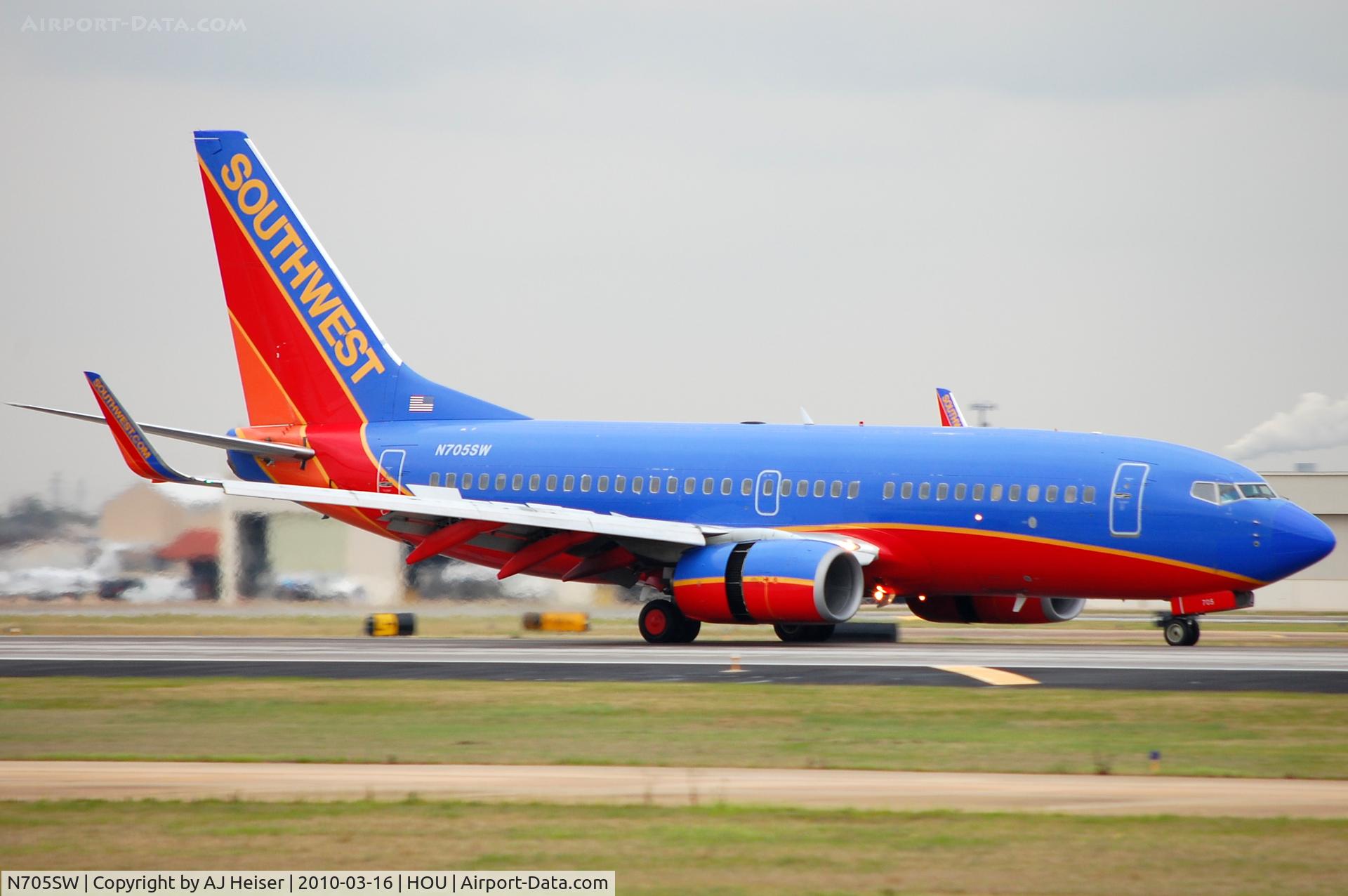 N705SW, 1998 Boeing 737-7H4 C/N 27839, Landing roll rwy 12R