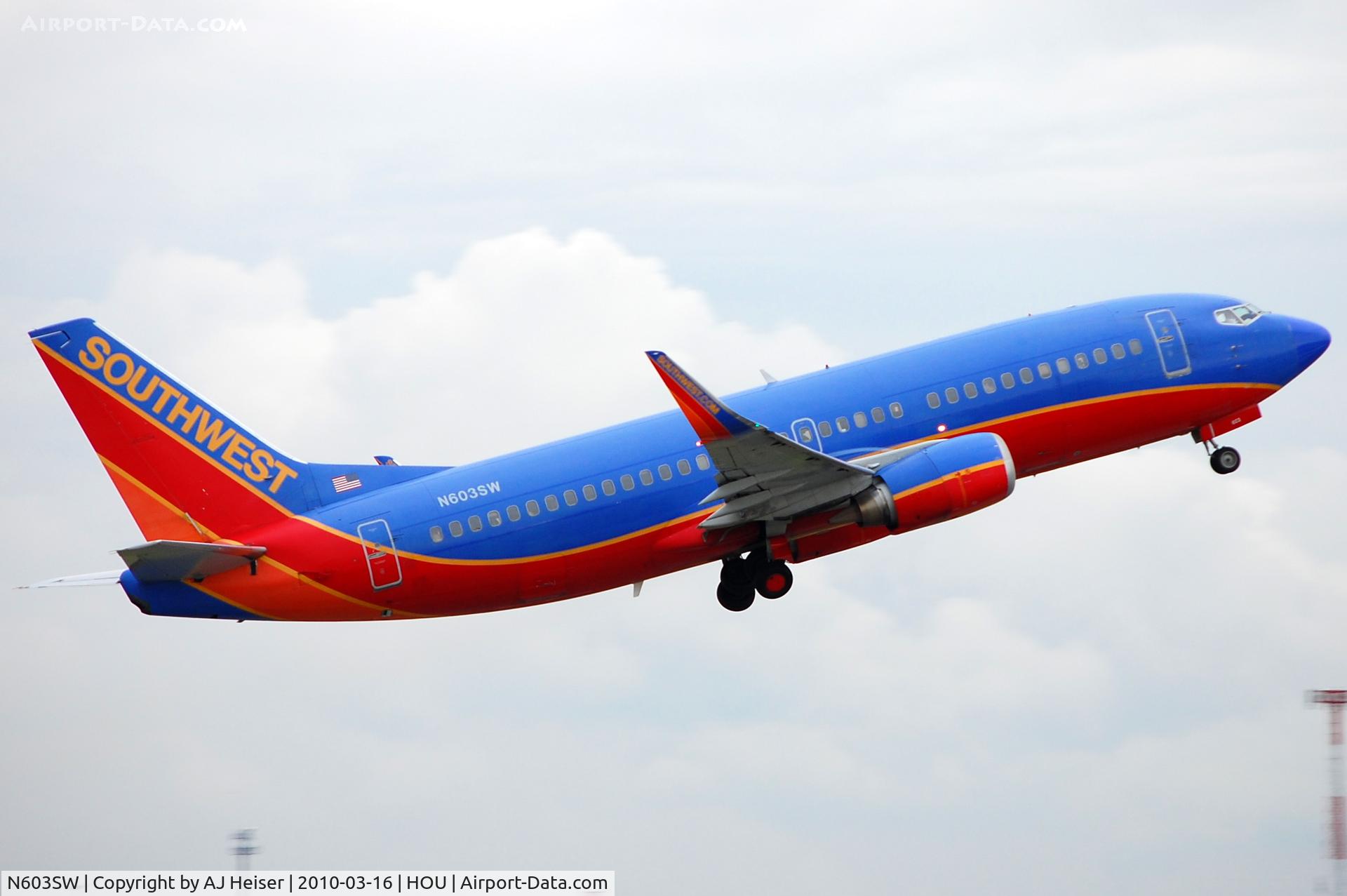 N603SW, 1995 Boeing 737-3H4 C/N 27954, Takeoff rwy 12R
