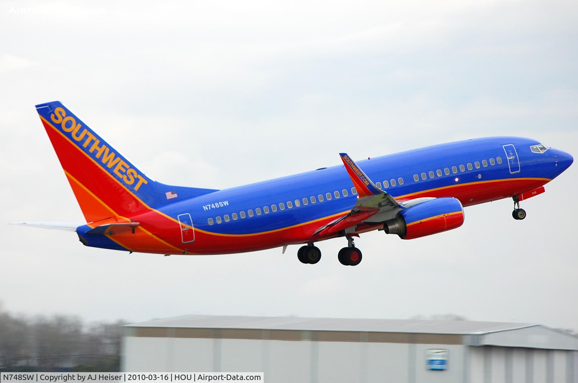 N748SW, 1999 Boeing 737-7H4 C/N 29800, Takeoff rwy 12R