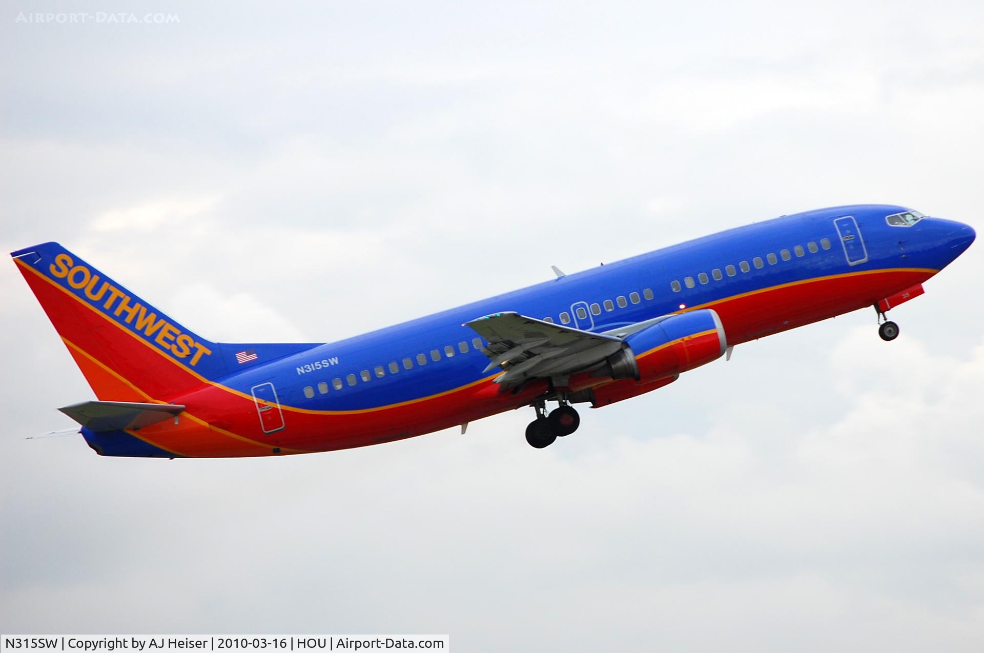 N315SW, 1986 Boeing 737-3H4 C/N 23337, Takeoff rwy 12R