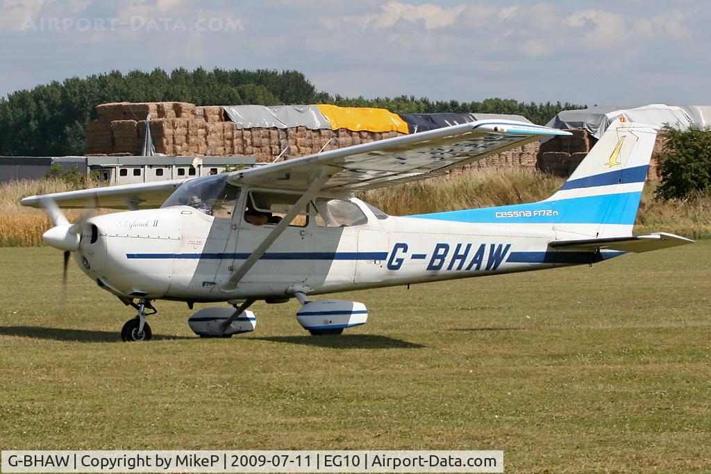 G-BHAW, 1979 Reims F172N Skyhawk C/N 1858, Fast taxi for departure.