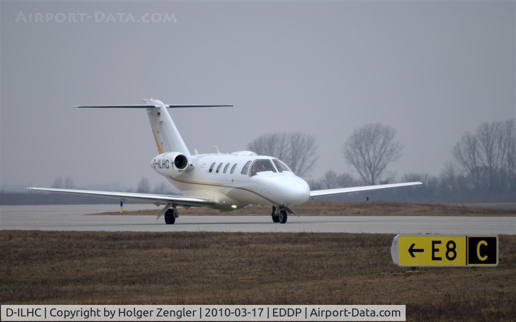 D-ILHC, Cessna 525 CitationJet CJ1+ C/N 525-0695, A flie on its way to 26R