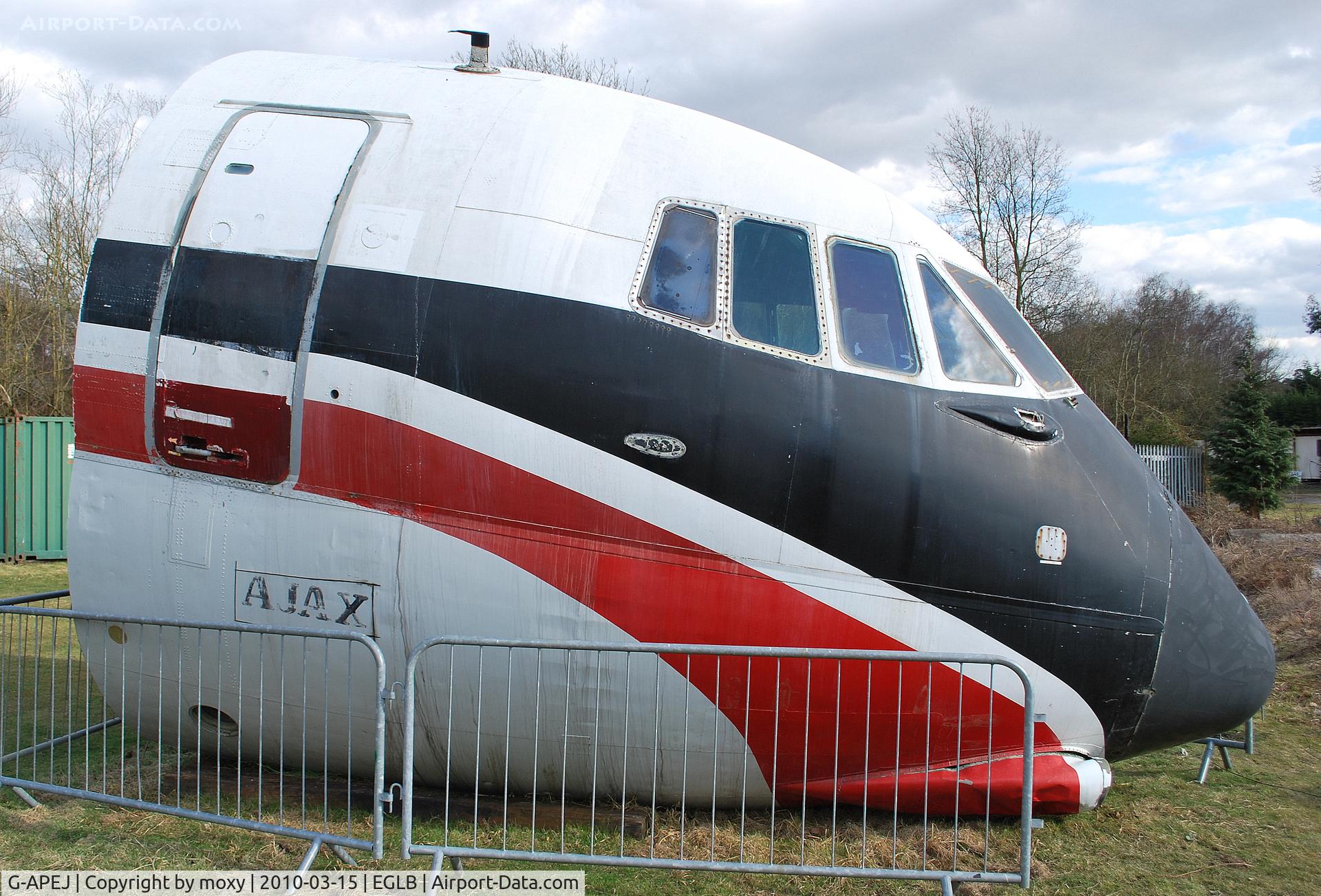 G-APEJ, 1961 Vickers V953C Merchantman C/N 713, Vickers V.953C Vanguard nose section at Brooklands