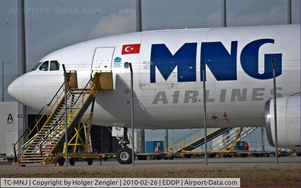 TC-MNJ, 1980 Airbus A300B4-203(F) C/N 123, Waiting for parcels for turkish people