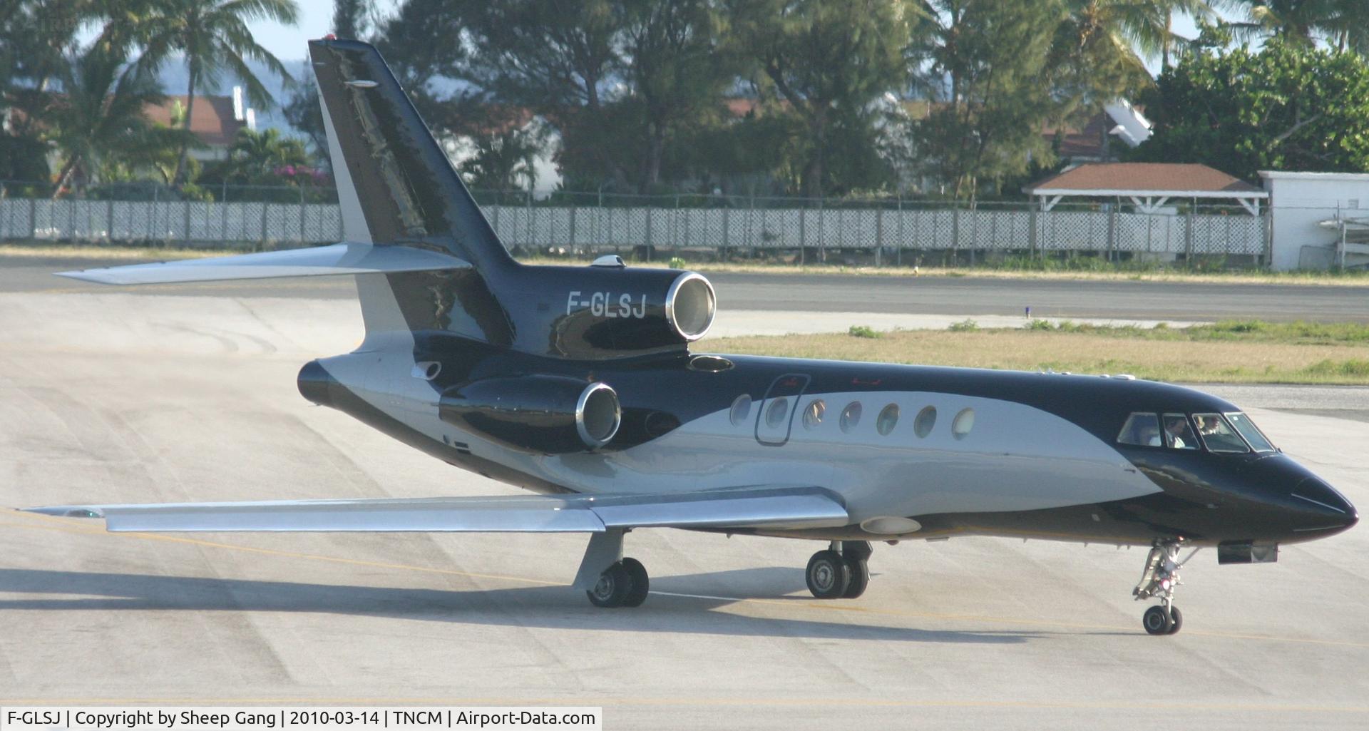 F-GLSJ, 1982 Dassault Falcon 50 C/N 107, F-GLSJ taxing on the main ramp for Alpha