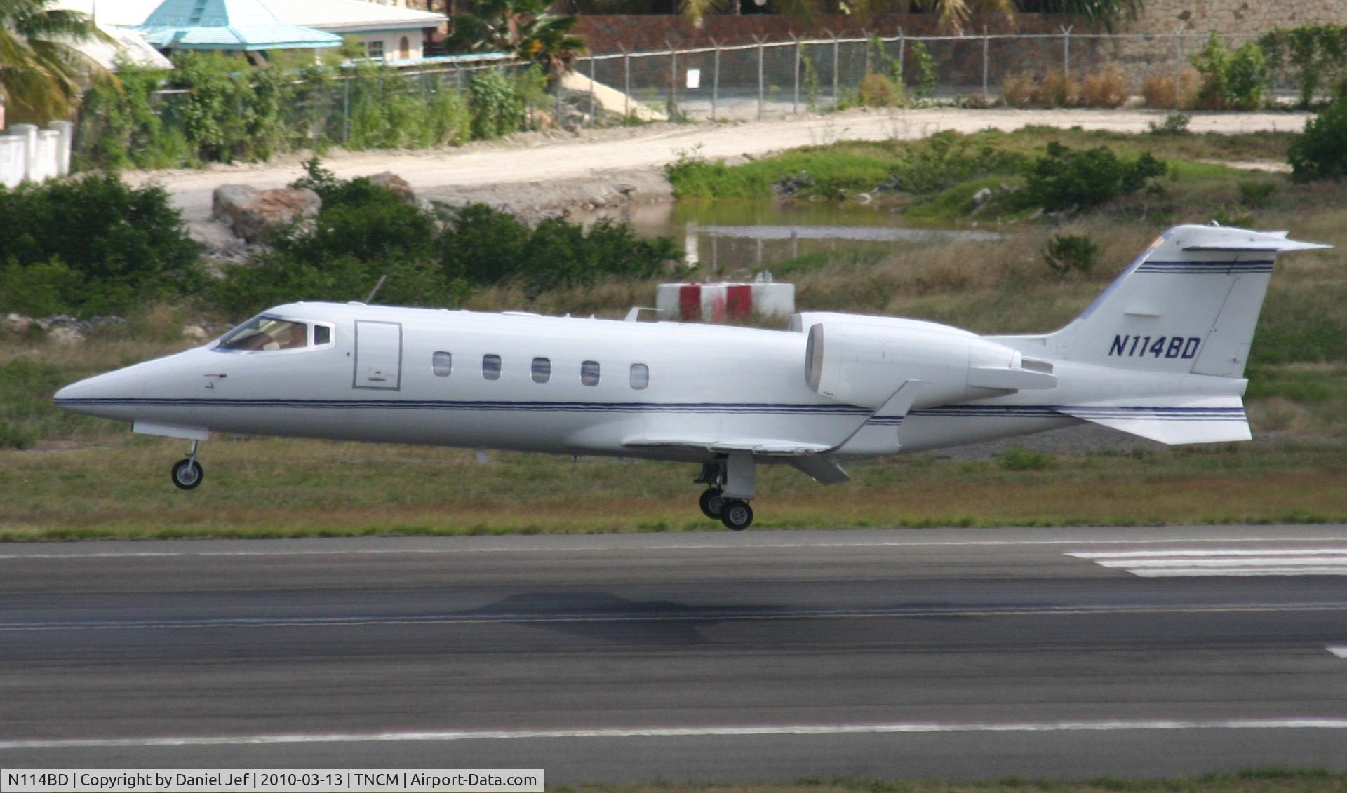 N114BD, 1999 Learjet 60 C/N 60-166, N114BD landing at tncm