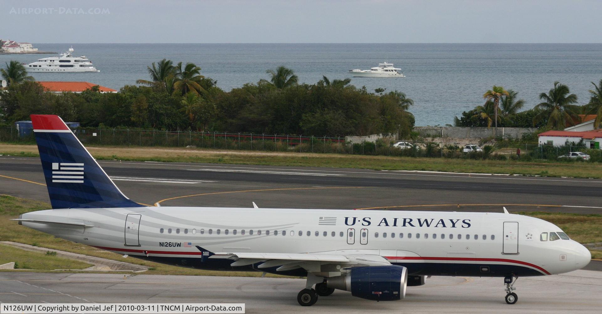 N126UW, 2009 Airbus A320-214 C/N 4149, Us Air N126UW taxing to Alpha